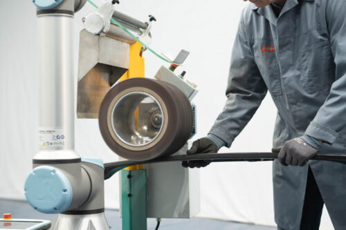 Fladder will present a new stand-alone sanding unit for manual use or operated by a robot at JEC World 2023