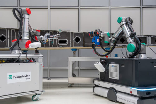 Transfer of currently manually performed drilling processes at CFRP vertical tail planes to mobile Cobots (© Fraunhofer IFAM).