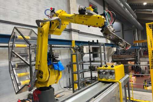 CompoTech PLUS will showcase a new automated carbon fibre winding machine with integrated robot arm at JEC World 2023